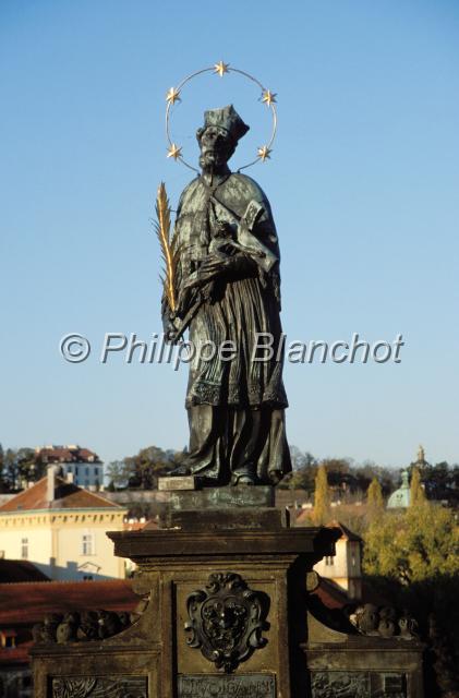 tchequie  11.JPG - Statue du Pont CharlesSaint Jean NépomucenePragueRépublique tchèque
